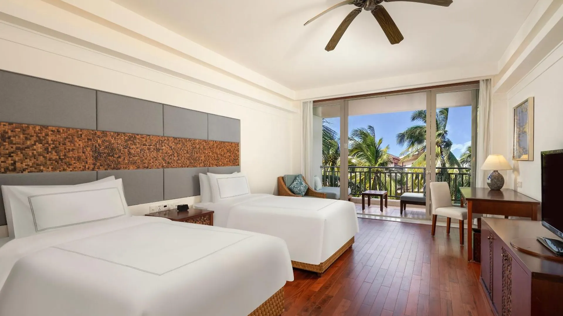 Swissotel Sanya Yalong Bay 5*,  China