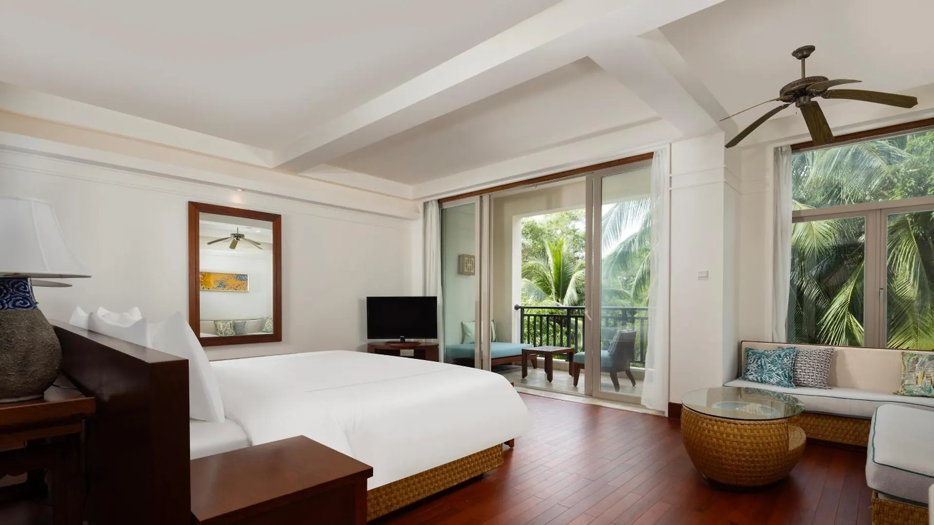 Swissotel Sanya Yalong Bay 5*,  Китай