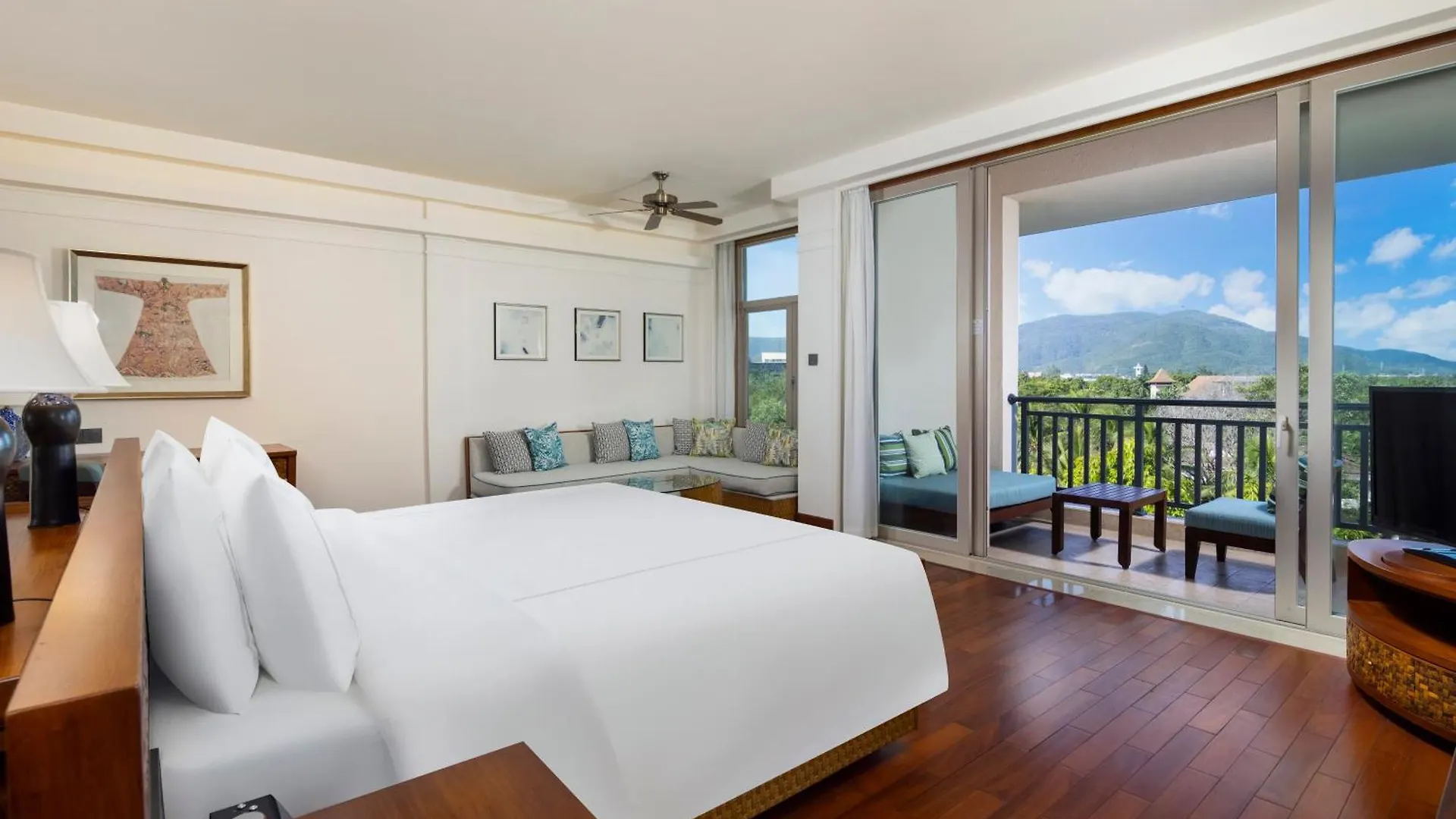 Курортный комплекс Swissotel Sanya Yalong Bay