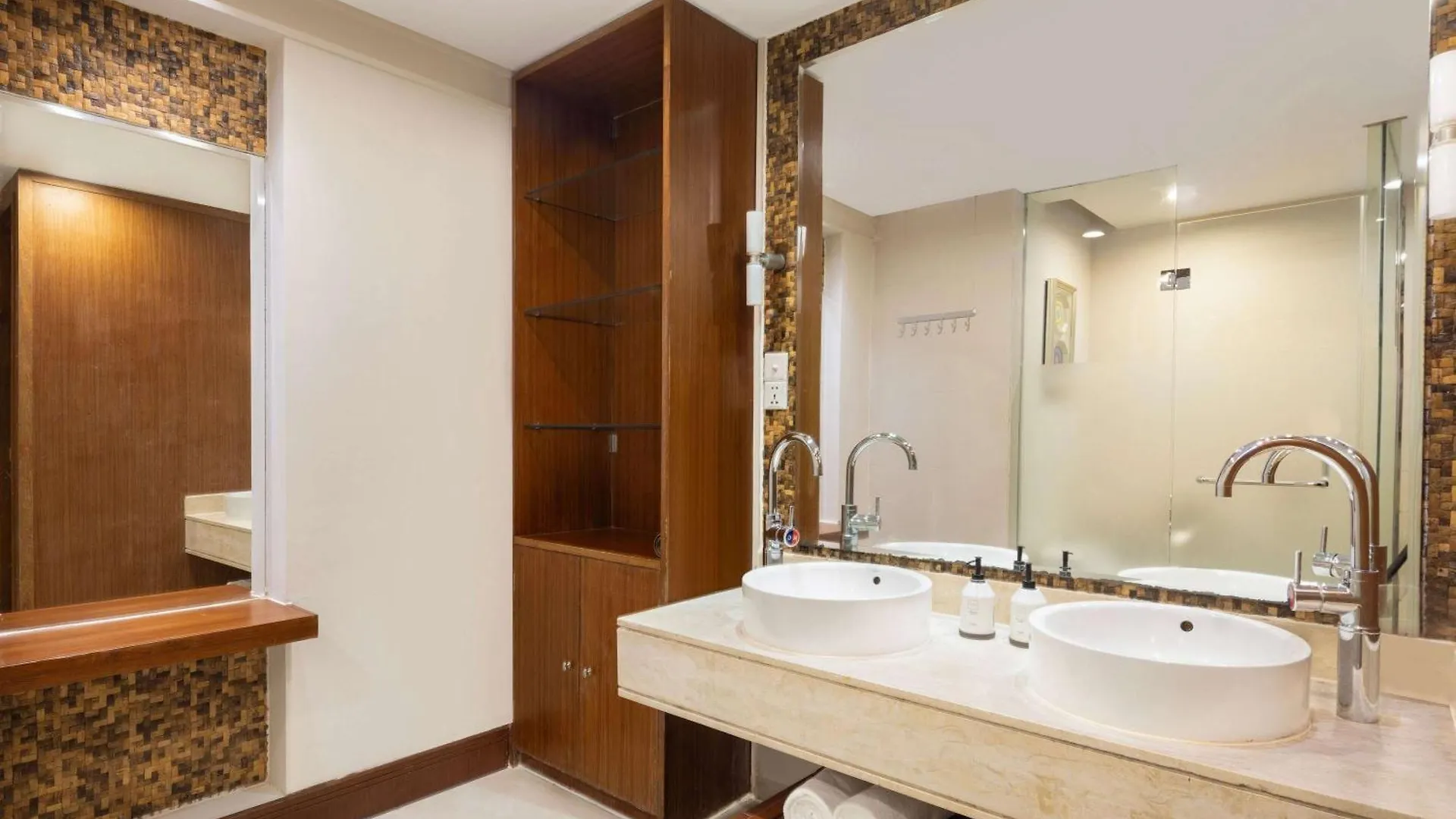 Swissotel Sanya Yalong Bay 5*,