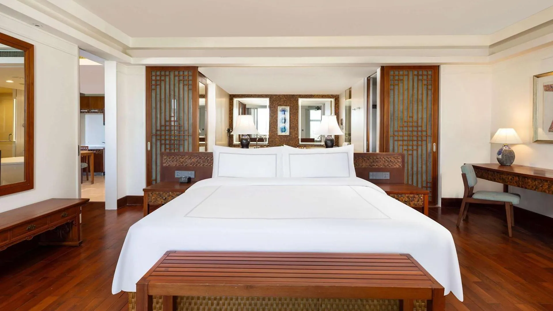 Swissotel Sanya Yalong Bay 5*,  China