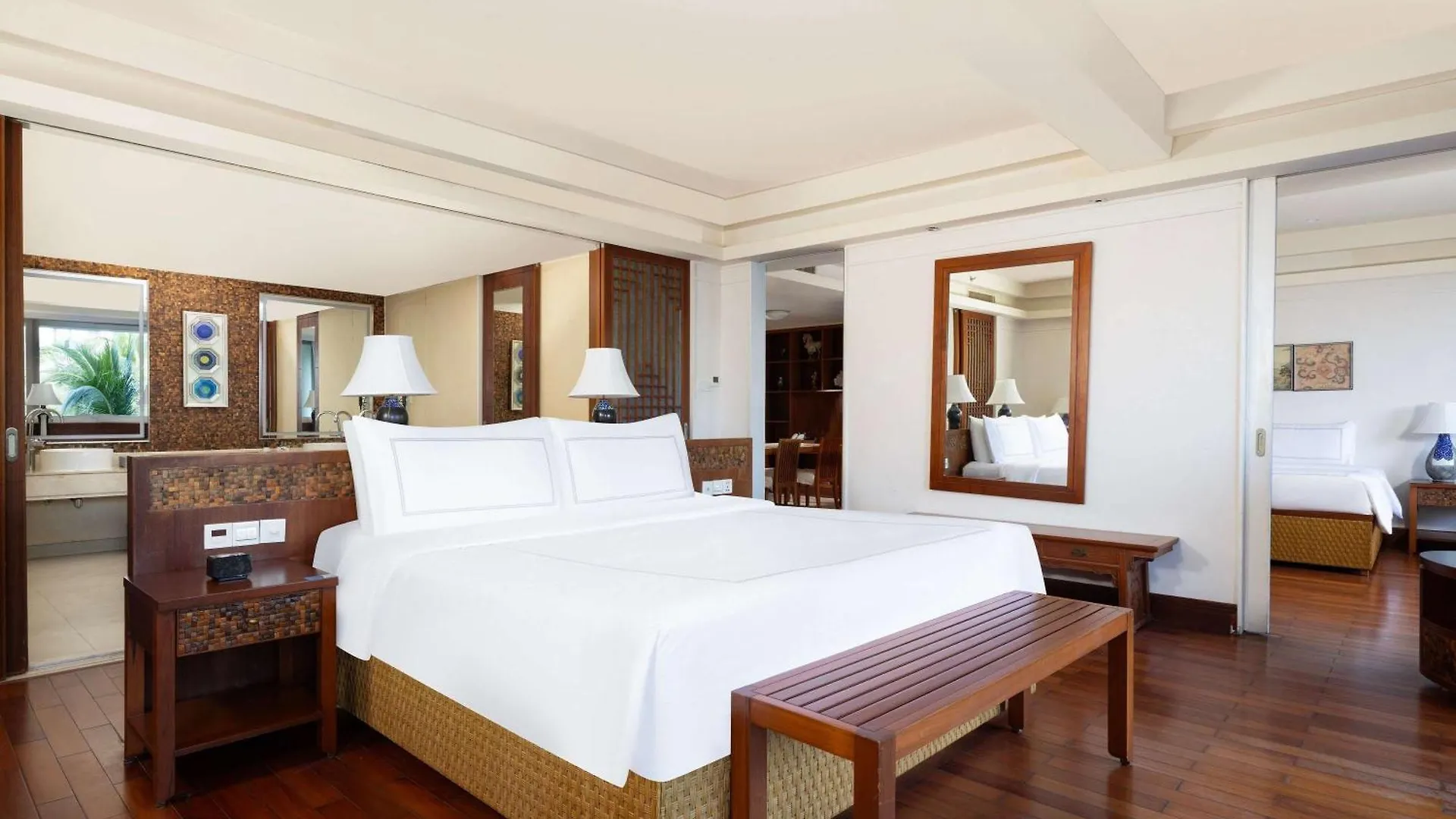 Swissotel Sanya Yalong Bay 5*,