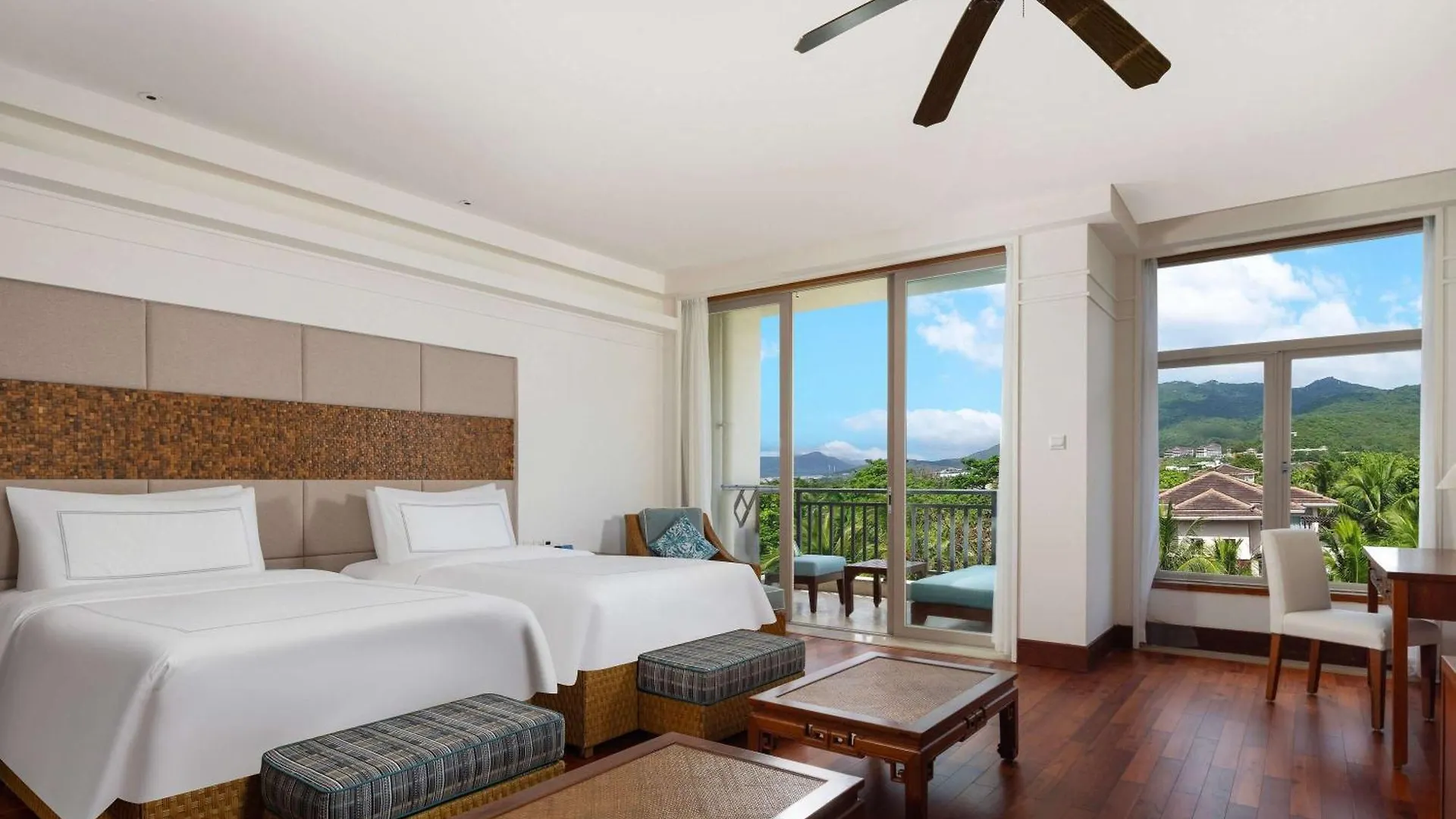 Swissotel Sanya Yalong Bay 5*,