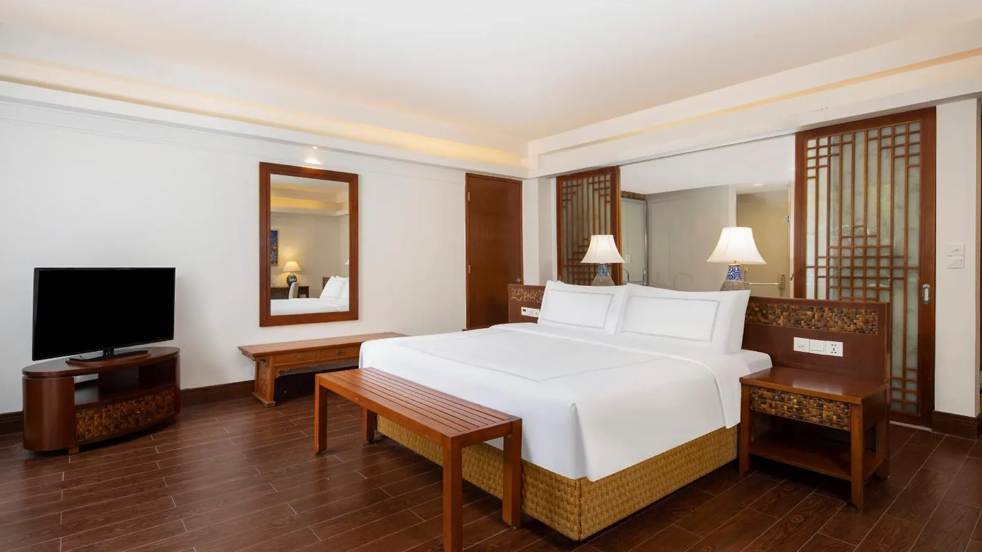 Swissotel Sanya Yalong Bay 5*,  Čína